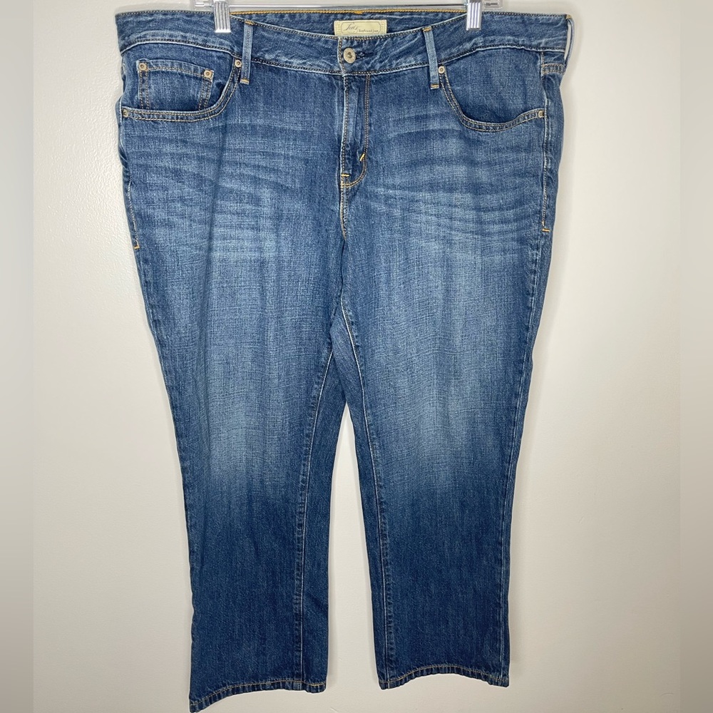 Levi’s Women’s Size 18 Boyfriend Jeans Medium Wash Blank Red Tag Cropped